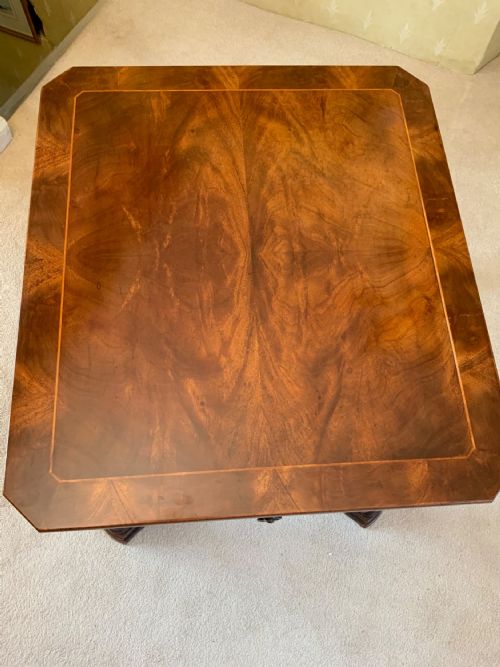 A MAHOGANY OCCASIONAL TABLE - ADDITIONAL PHOTO 3