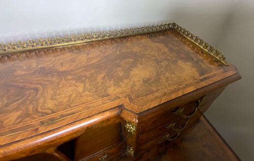 A 19TH CENTURY BURR WALNUT WRITING TABLE - ADDITIONAL PHOTO 6