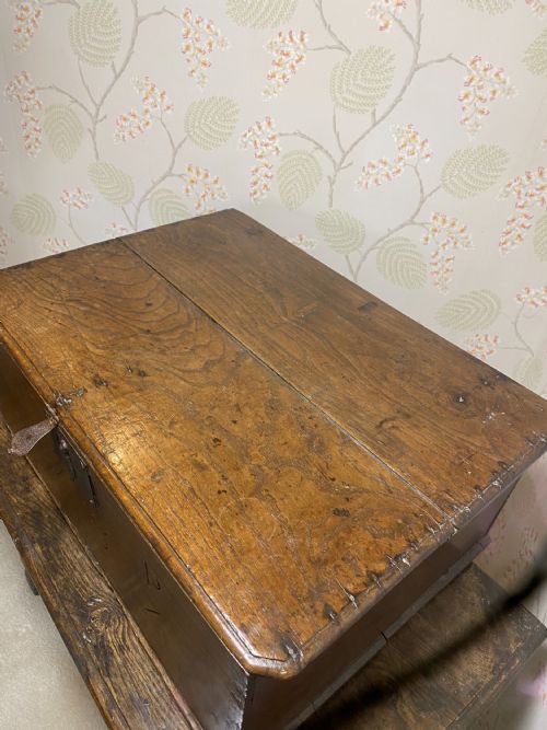 A LARGE ELM DEED OR BIBLE BOX - ADDITIONAL PHOTO 9
