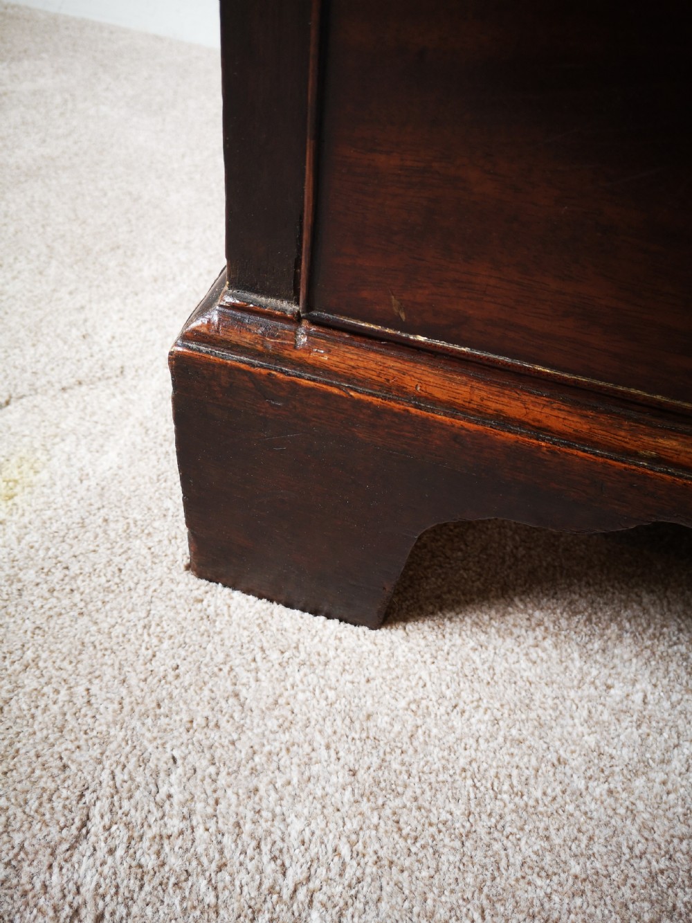 an 18th Century mahogany chest of drawers View III