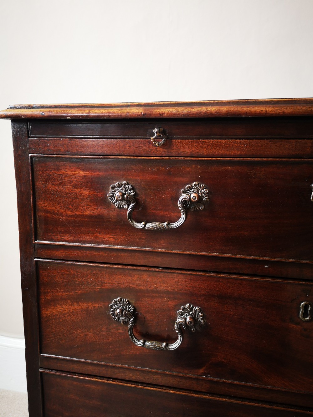 an 18th Century mahogany chest of drawers View IV