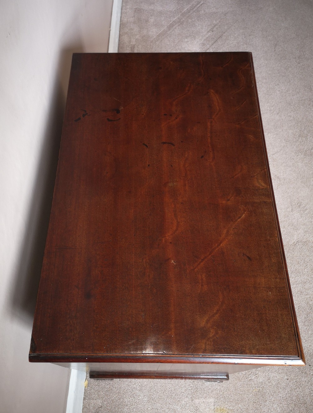 an 18th Century mahogany chest of drawers View V
