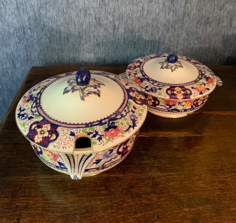 A 12 place setting dinner service View IV