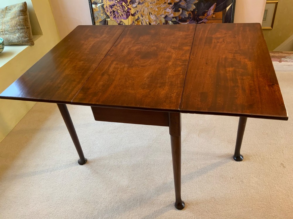 A Georgian mahogany pad foot table