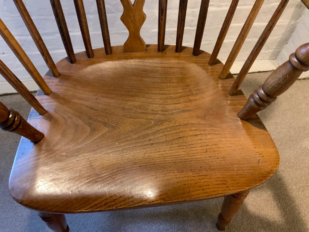  ash and elm Windsor chair View IV