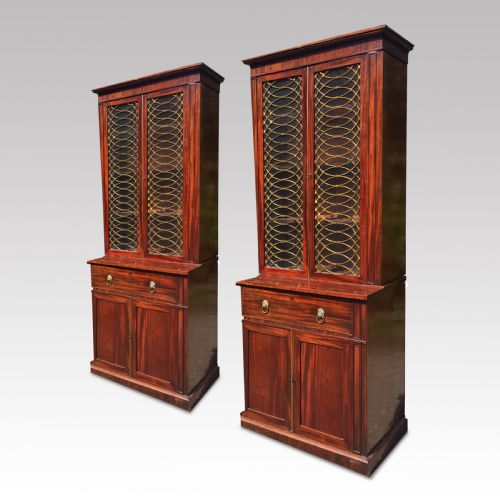 PAIR OF EARLY 19TH CENTURY MAHOGANY BOOKCASES - ADDITIONAL PHOTO 1