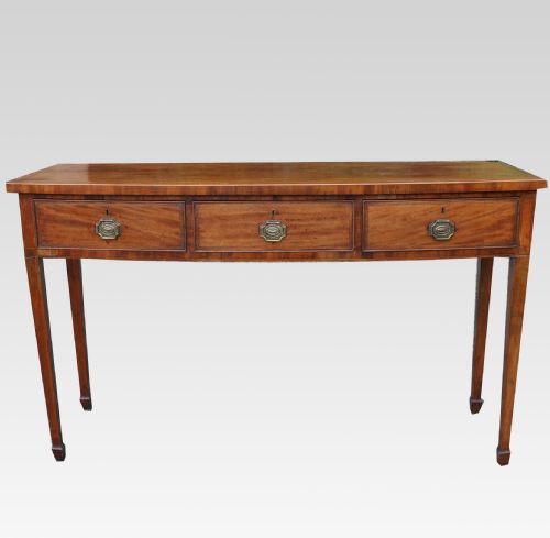 A GEORGE III MAHOGANY BOW FRONTED THREE DRAWER SIDE TABLE - ADDITIONAL PHOTO 3