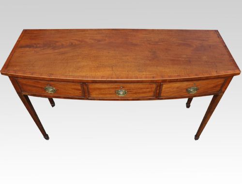 A GEORGE III MAHOGANY BOW FRONTED THREE DRAWER SIDE TABLE - ADDITIONAL PHOTO 5