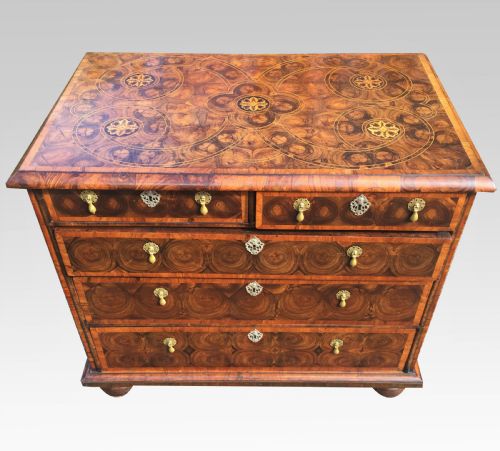 WILLIAM MARY OYSTER VENEERED CHEST OF DRAWERS - ADDITIONAL PHOTO 2