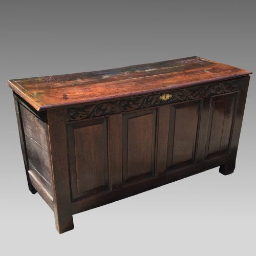 LARGE 17TH CENTURY OAK COFFER WITH CARVED FRONT AND GOOD COLOUR - ADDITIONAL PHOTO 5