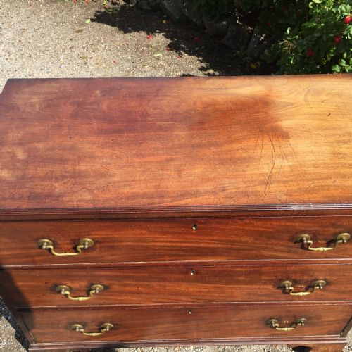 GEORGIAN FIGURED MAHOGANY CHEST OF DRAWERS - ADDITIONAL PHOTO 1