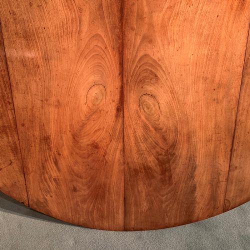 LARGE PALE FRUITWOOD CIRCULAR DINING TABLE - ADDITIONAL PHOTO 3
