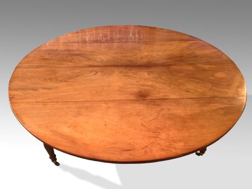 LARGE PALE FRUITWOOD CIRCULAR DINING TABLE - ADDITIONAL PHOTO 6