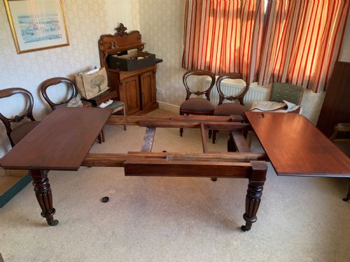 MAHOGANY DINING TABLE - ADDITIONAL PHOTO 1