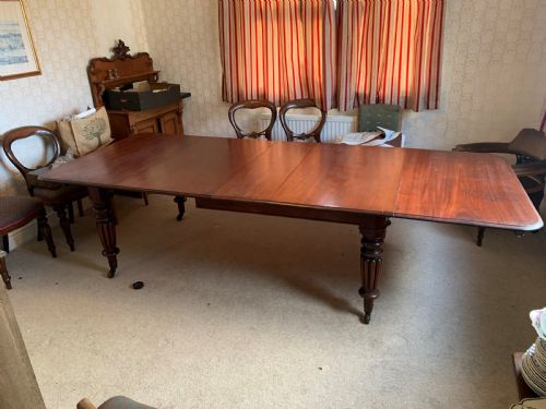 MAHOGANY DINING TABLE - ADDITIONAL PHOTO 2
