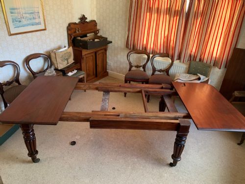 MAHOGANY DINING TABLE - ADDITIONAL PHOTO 3