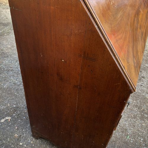 GEORGIAN MAHOGANY BUREAU - ADDITIONAL PHOTO 3