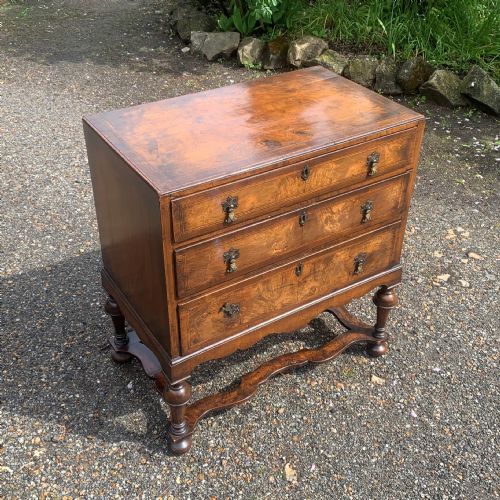SMALL WALNUT CHEST OF DRAWERS - ADDITIONAL PHOTO 1