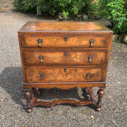 SMALL WALNUT CHEST OF DRAWERS - ADDITIONAL PHOTO 2