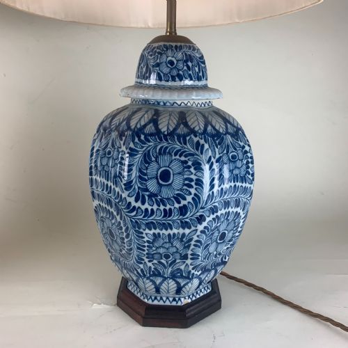 LARGE PAIR OF BLUE AND WHITE DELFT VASES TABLE LAMPS - ADDITIONAL PHOTO 2