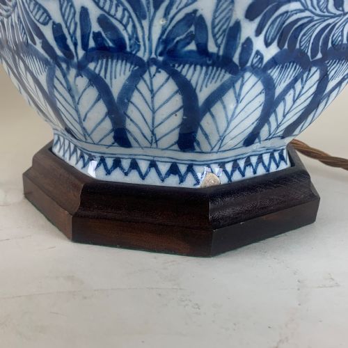 LARGE PAIR OF BLUE AND WHITE DELFT VASES TABLE LAMPS - ADDITIONAL PHOTO 4