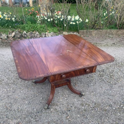 GEORGIAN FIGURED MAHOGANY PEMBROKEBREAKFAST TABLE - ADDITIONAL PHOTO 3
