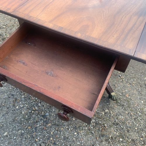 GEORGIAN FIGURED MAHOGANY PEMBROKEBREAKFAST TABLE - ADDITIONAL PHOTO 5