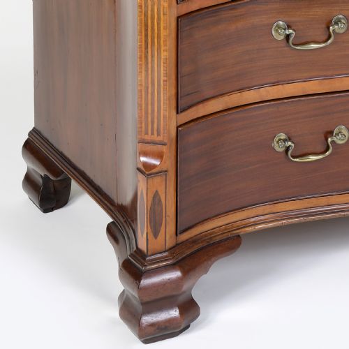 GEORGIAN SERPENTINE SHAPED MAHOGANY AND SATINWOOD CHEST OF DRAWERS - ADDITIONAL PHOTO 7
