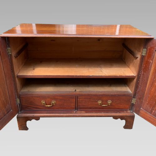 REGENCY MAHOGANY TWO DOOR SIDE CABINETLOW LINEN PRESS - ADDITIONAL PHOTO 4