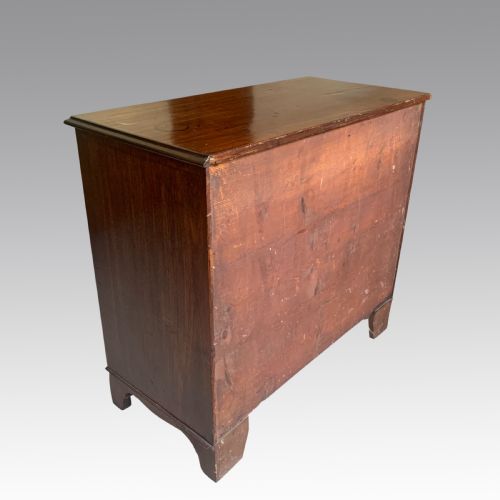 SMALL GEORGIAN MAHOGANY CHEST OF DRAWERS - ADDITIONAL PHOTO 4