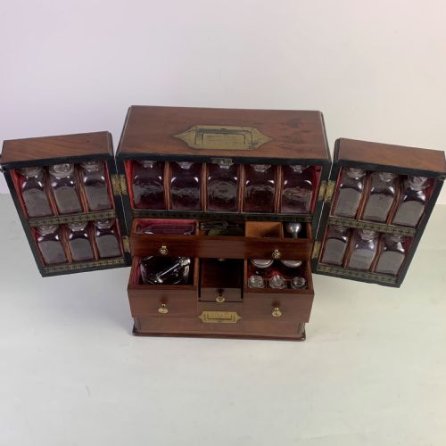 EARLY 19TH CENTURY PHYSICIAN'S APOTHECARYMEDECINE BOX - ADDITIONAL PHOTO 1