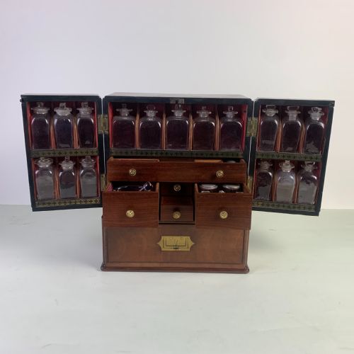 EARLY 19TH CENTURY PHYSICIAN'S APOTHECARYMEDECINE BOX - ADDITIONAL PHOTO 2