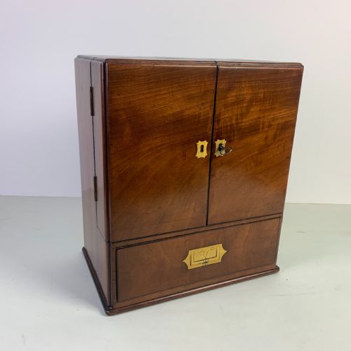 EARLY 19TH CENTURY PHYSICIAN'S APOTHECARYMEDECINE BOX - ADDITIONAL PHOTO 3