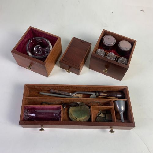 EARLY 19TH CENTURY PHYSICIAN'S APOTHECARYMEDECINE BOX - ADDITIONAL PHOTO 8