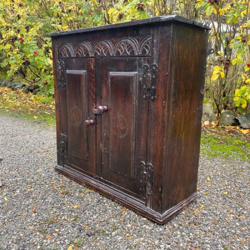 SMALL CARVED OAK CUPBOARD DATED 1680 - ADDITIONAL PHOTO 3