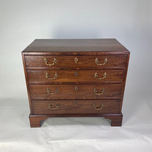 SMALL CHIPPENDALE PERIOD MAHOGANY CHEST OF DRAWERS - ADDITIONAL PHOTO 6