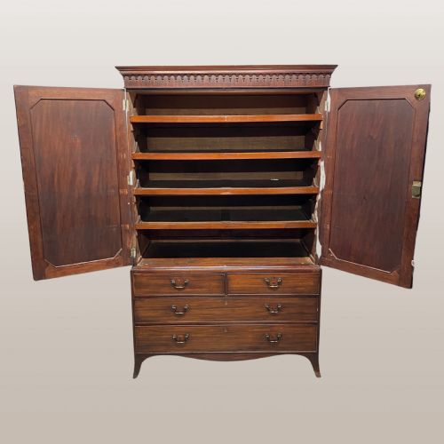 GEORGIAN MAHOGANY LINEN PRESS WARDROBE CUPBOARD - ADDITIONAL PHOTO 2