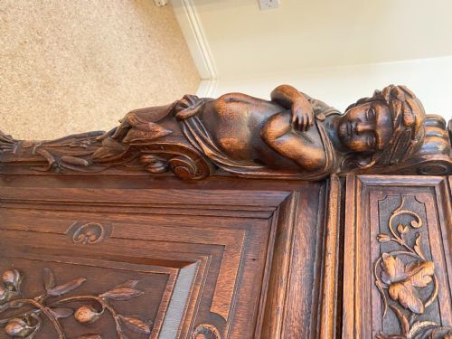 LARGE CARVED OAK SIDEBOARD - ADDITIONAL PHOTO 7