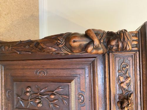 LARGE CARVED OAK SIDEBOARD - ADDITIONAL PHOTO 8