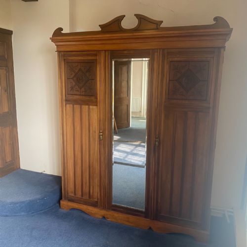 19TH CENTURY WALNUT TRIPLE WARDROBE - ADDITIONAL PHOTO 2