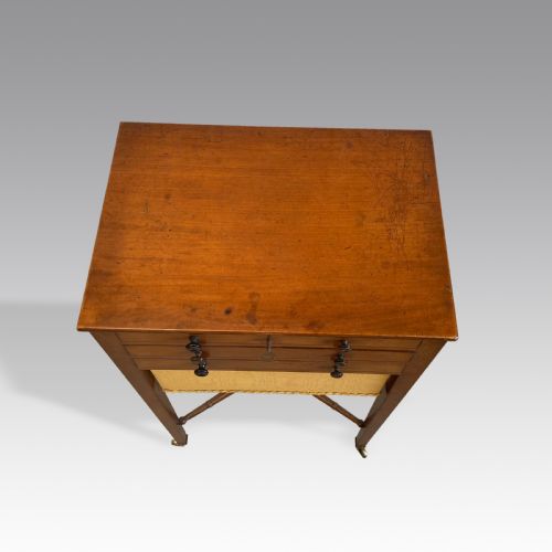 GEORGIAN MAHOGANY NEEDLEWORK TABLE - ADDITIONAL PHOTO 3
