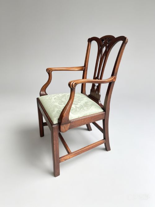 18TH CENTURY CHIPPENDALE DESIGN ARMCHAIR - ADDITIONAL PHOTO 2