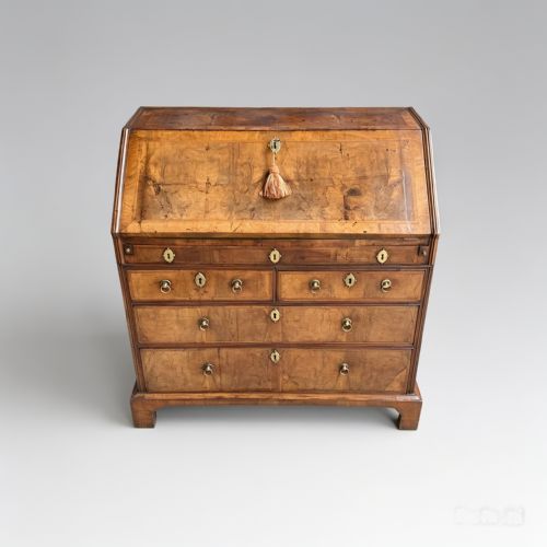 george ii period burr walnut bureau - CATEGORY: ANTIQUE BUREAU - DATED 18TH CENTURY