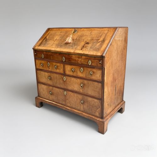 GEORGE II PERIOD BURR WALNUT BUREAU - ADDITIONAL PHOTO 2