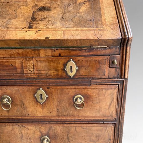 GEORGE II PERIOD BURR WALNUT BUREAU - ADDITIONAL PHOTO 3