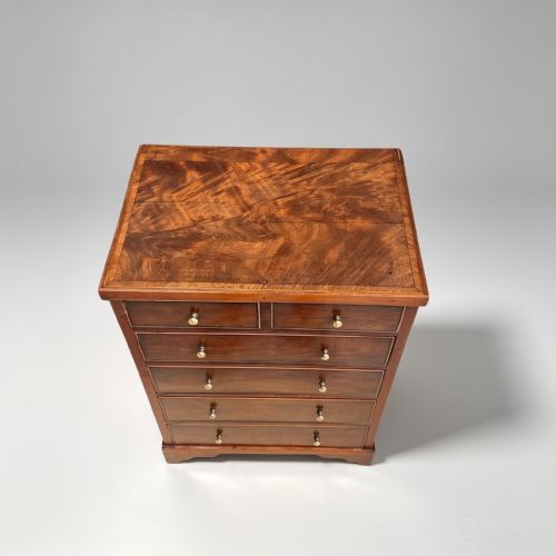 GEORGE III PERIOD MAHOGANY MINIATURE CHEST OF DRAWERS - ADDITIONAL PHOTO 4