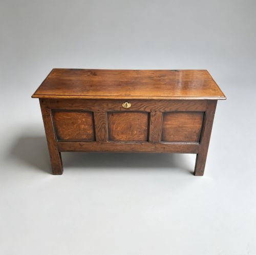17TH CENTURY OAK COFFER - ADDITIONAL PHOTO 6