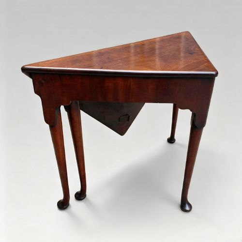 GEORGE II PERIOD MAHOGANY ENVELOPEHANKERCHIEF OR CORNER TEA TABLE - ADDITIONAL PHOTO 1