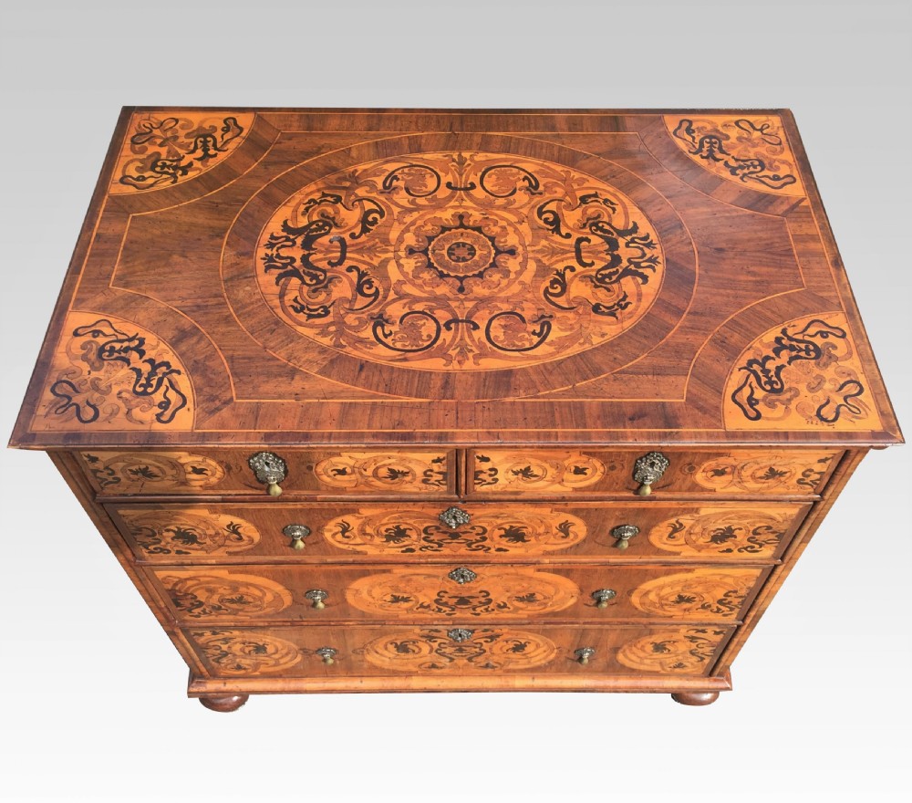 Fine Queen Anne seaweed marquetry Chest of drawers