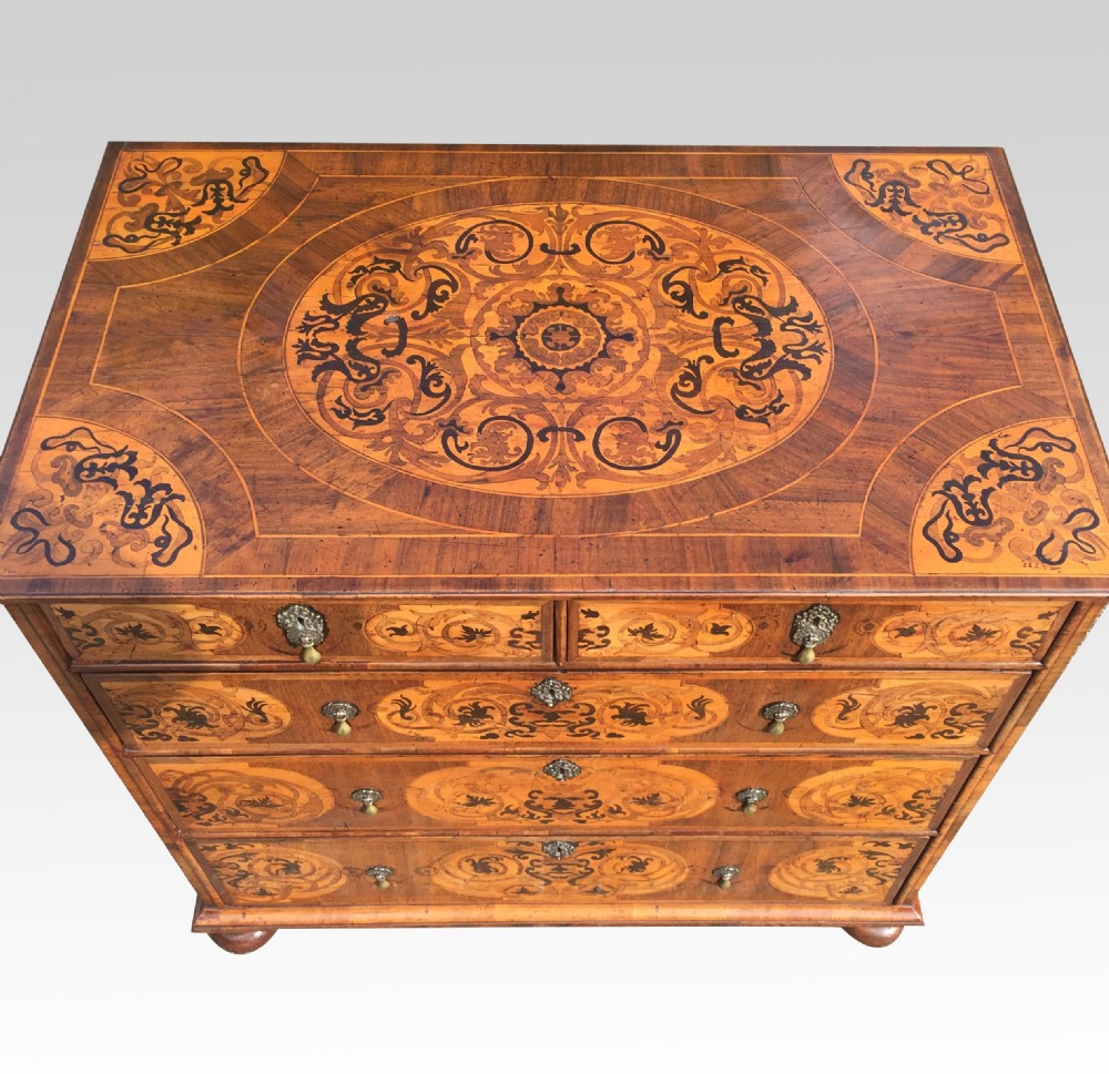 Fine Queen Anne seaweed marquetry Chest of drawers View IV